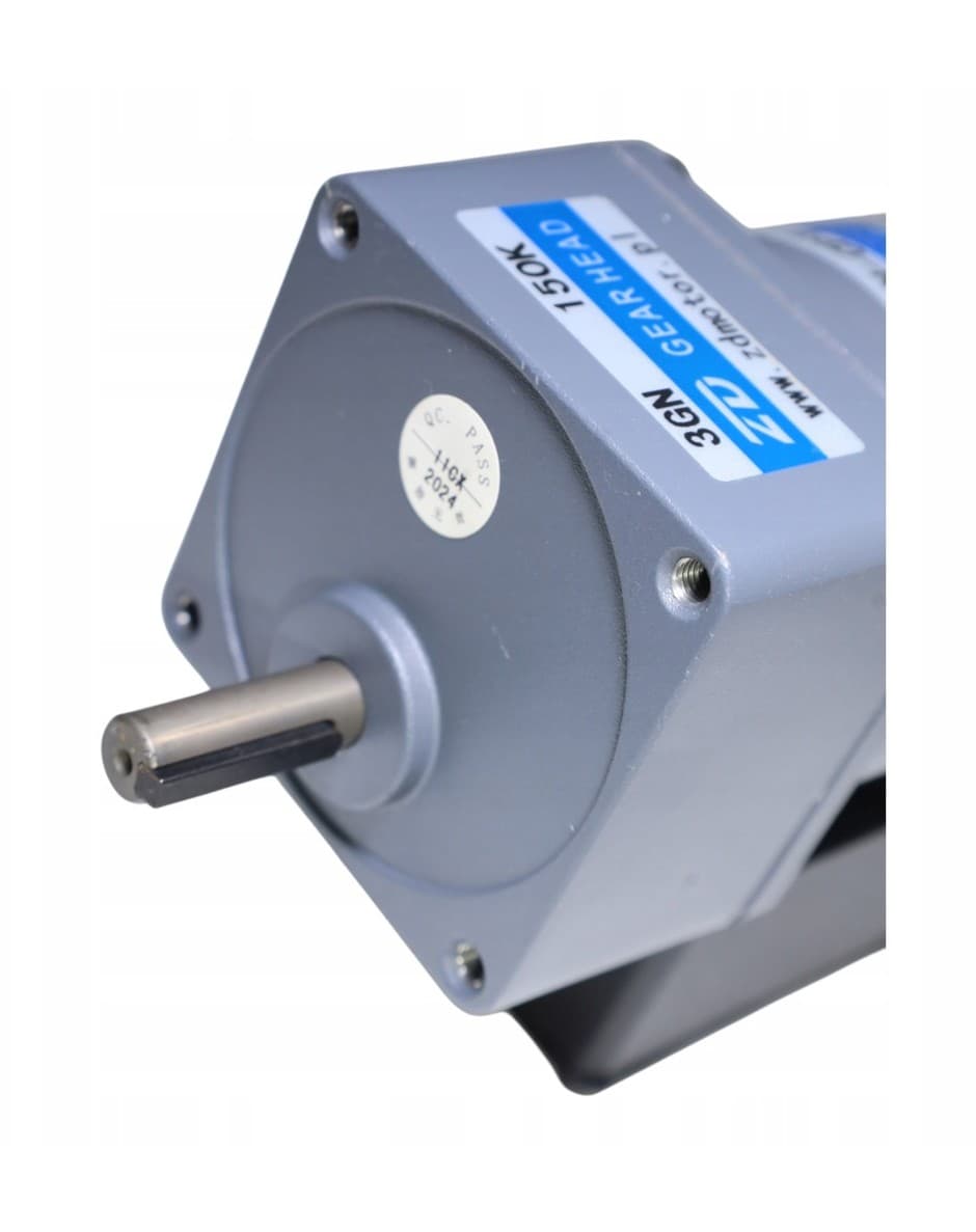 Boczny widok motoreduktora 3ik 150K od palnika.